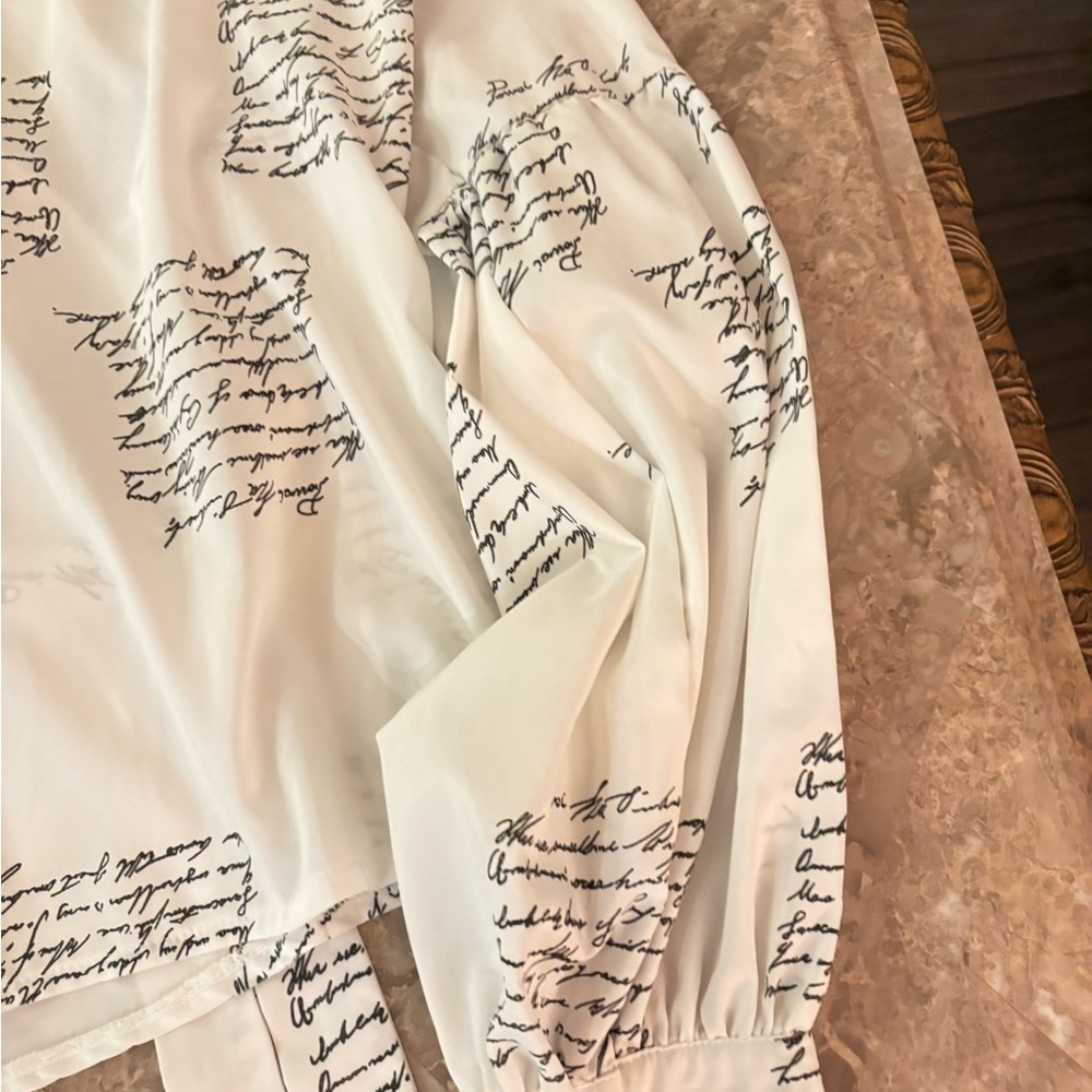 CBR White Blouse with Script Design - Picture 4 of 6